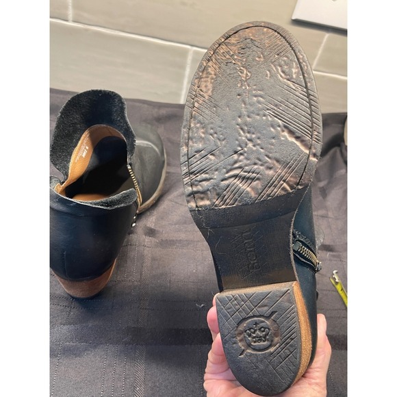 Born Black Leather Ankle Booties Side Zip Comfortable Block Heel Size 11 - Picture 6 of 8